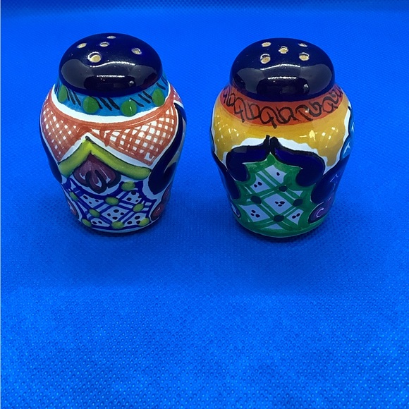 Multi Coloured Salt & Pepper Shakers Folk Art Style Signed - Picture 4 of 6